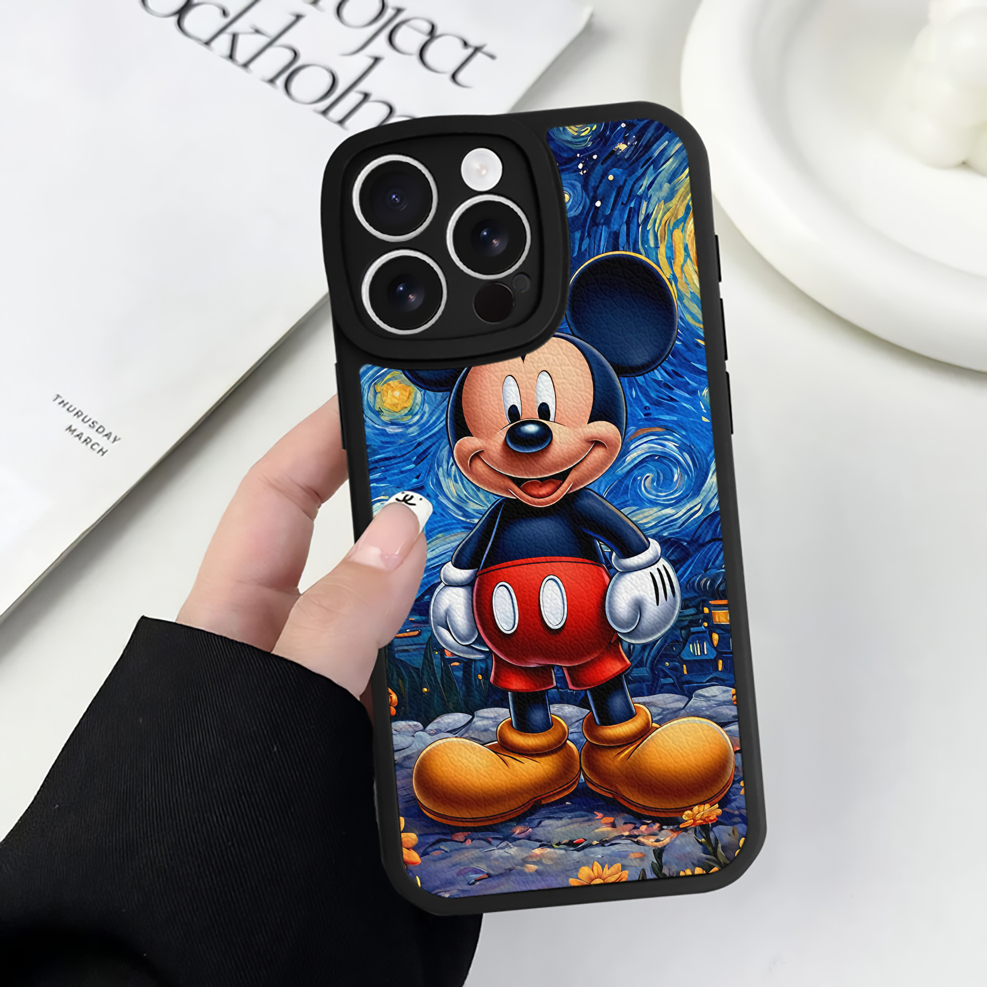 （画像用） ミッキーマウス Mickey Mouse 【iPhone 16シリーズ対応】シリコンスマホケース（レザー調） 材質：シリコン